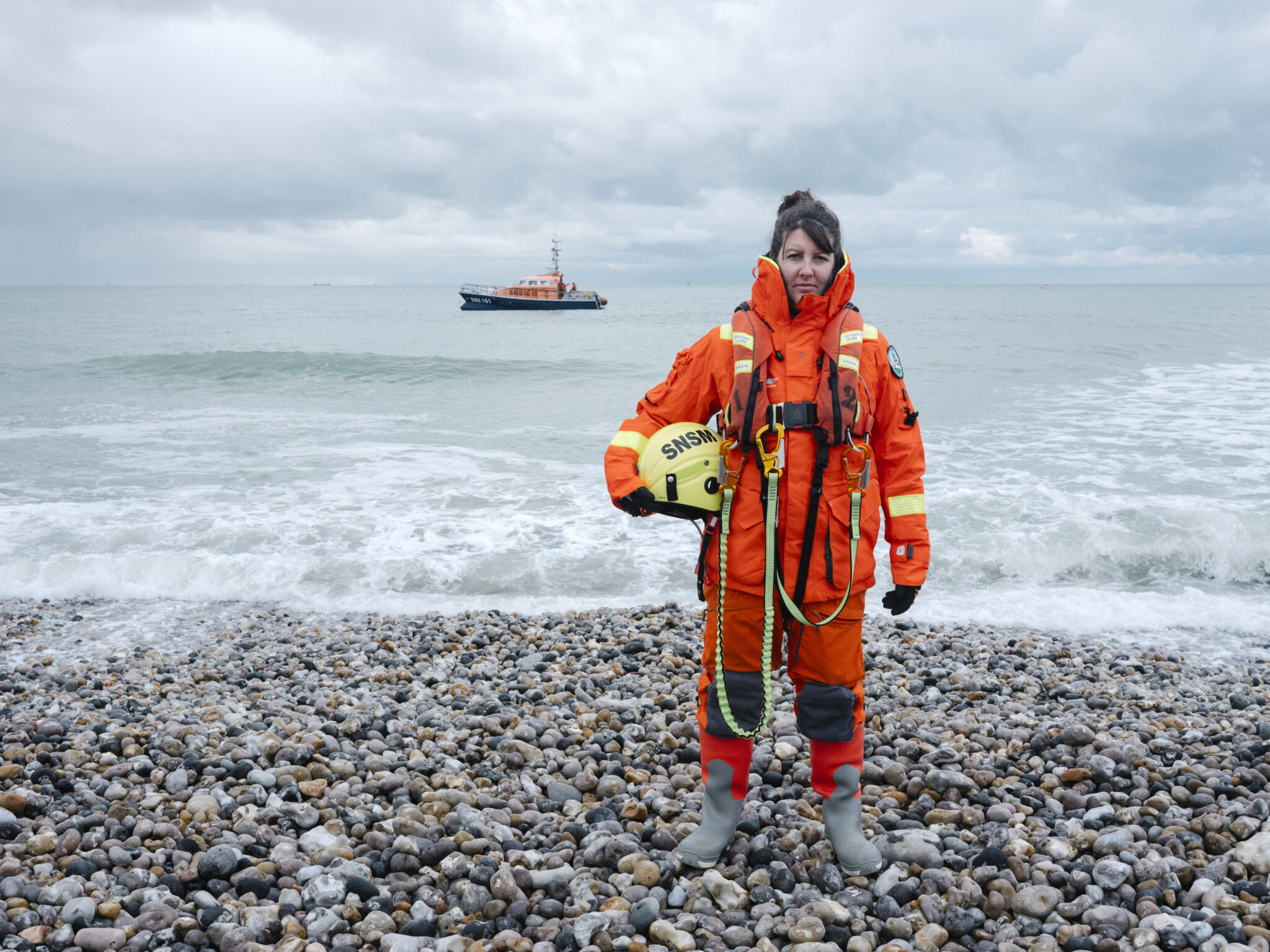 Sauveteuse sur la plage © Emin Özmen / Magnum Photos